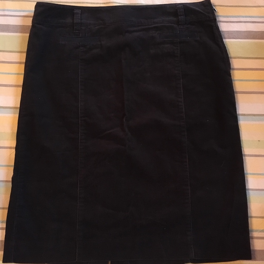 Corduroy a-line kneel length skirt w slit pockets